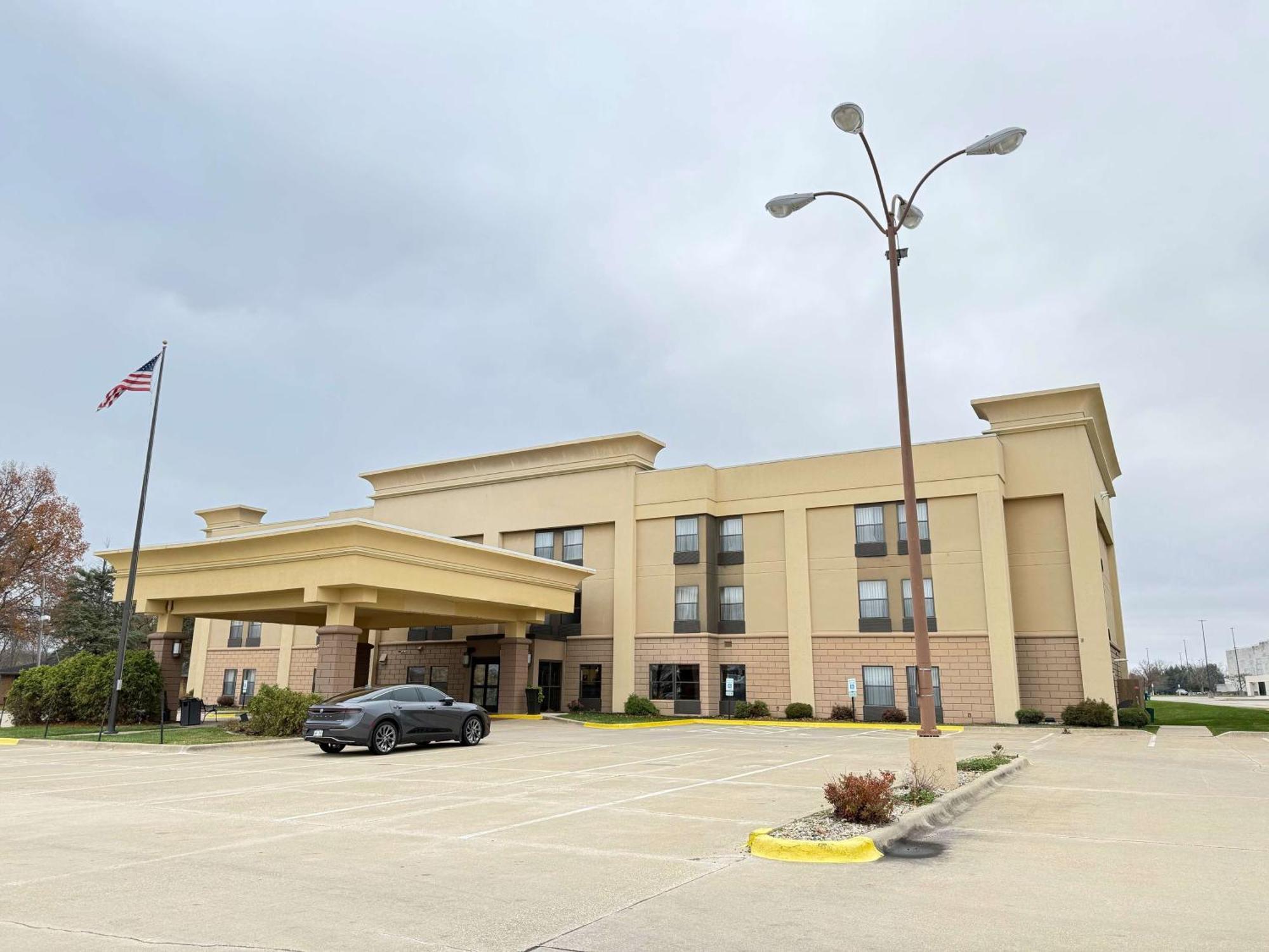 Surestay By Best Western Forsyth Decatur Bagian luar foto