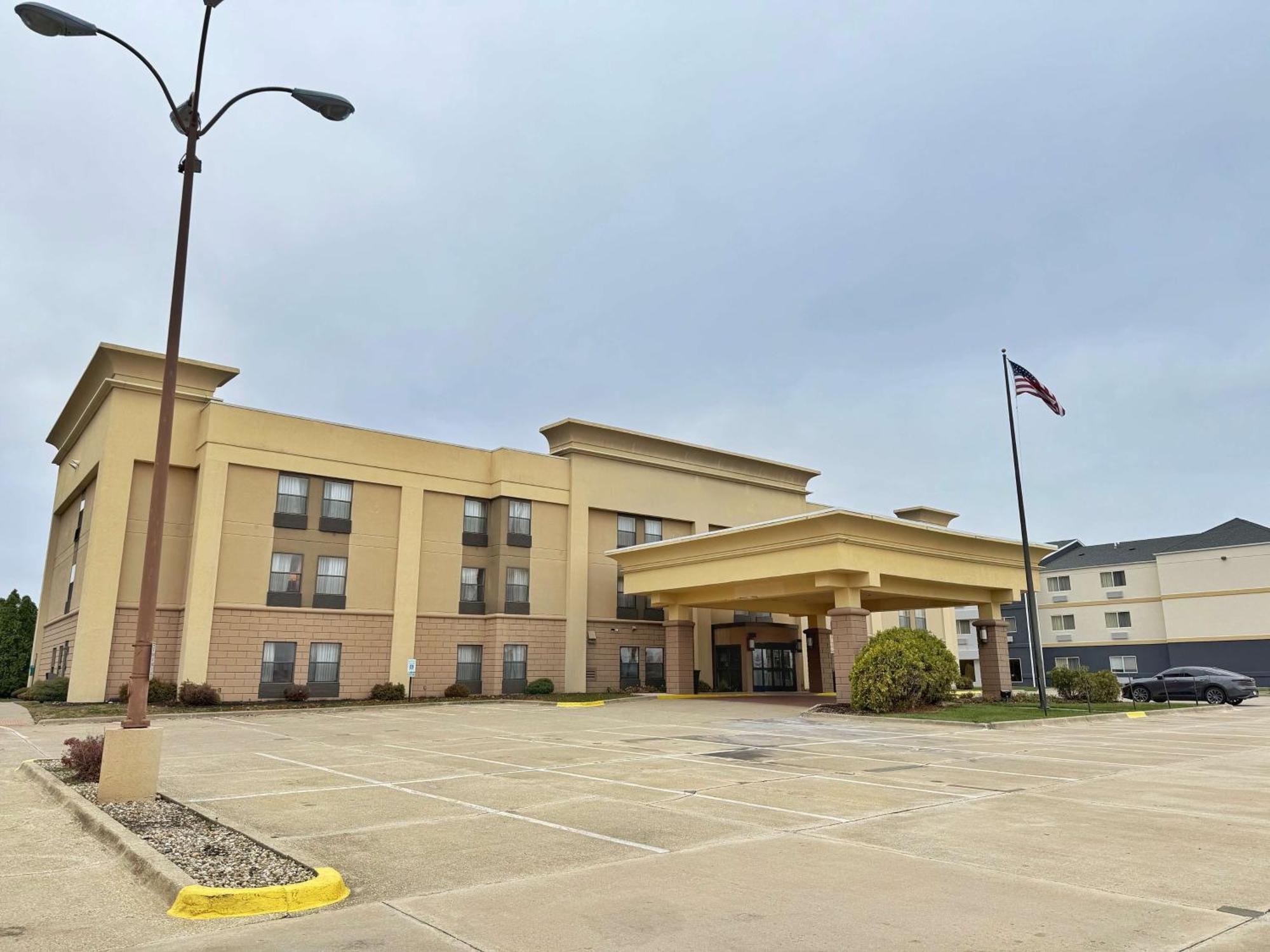 Surestay By Best Western Forsyth Decatur Bagian luar foto